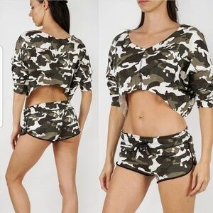 Camouflage Crop top with sleeves